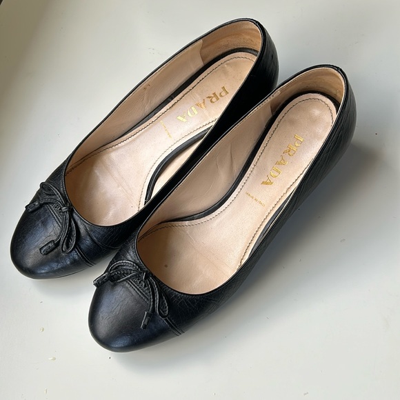 Prada black leather heels - Picture 3 of 12